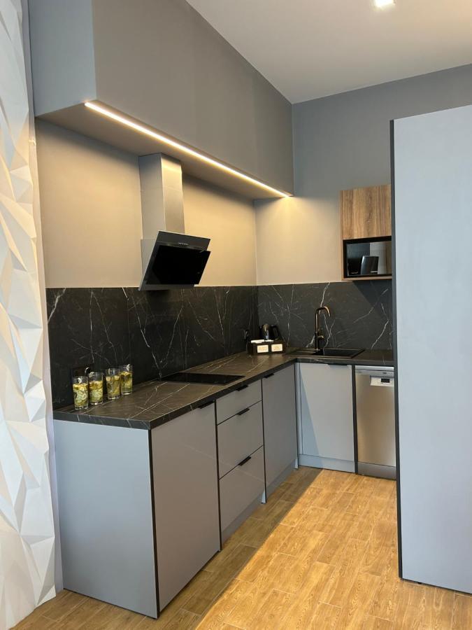 Central Family Boutique Apartments 2 Lviv Exterior photo